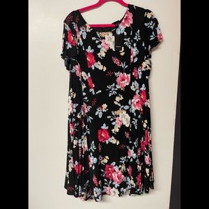 NWT adorable floral dress, Torrid 18
